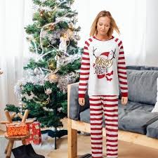 Röd-vit randig familjepyjamas